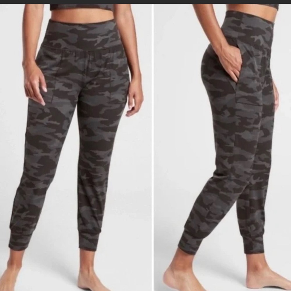Athleta Salutation Black Camo Jogger Pants S